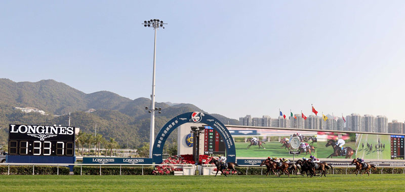 The Francis Lui-trained Golden Sixty with Vincent Ho in the saddle wins the G1 LONGINES Hong Kong Mile (1600m) at Sha Tin Racecourse.
