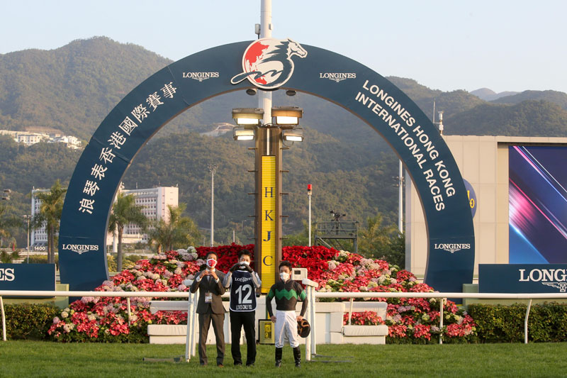 Connections of Loves Only You celebrate her success in the LONGINES Hong Kong Cup.