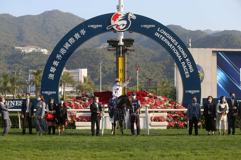 Delighted connections of Golden Sixty celebrate his success in the LONGINES Hong Kong Mile.