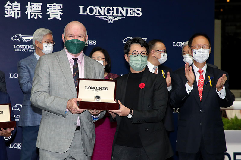 Ms Ida Chan, Marketing & PR Manager of LONGINES Hong Kong, presents models from The LONGINES Master Collection to owner representative Mr Cheung Ming Man, trainer David Hayes and jockey Zac Purton, winning connections of Harmony N Blessed.