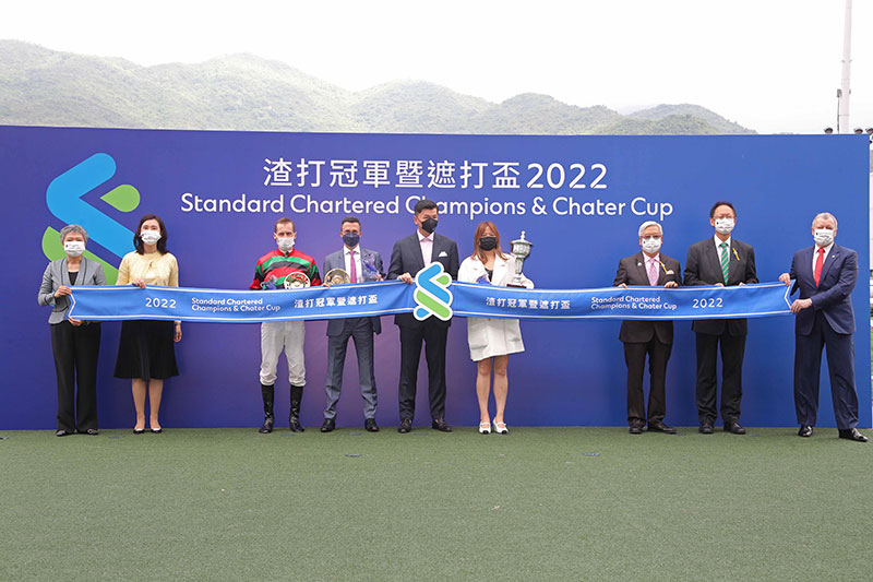 Group photo at the Standard Chartered Champions & Chater Cup presentation ceremony.