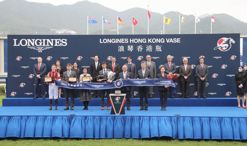 浪琴香港瓶頒獎儀式合照。