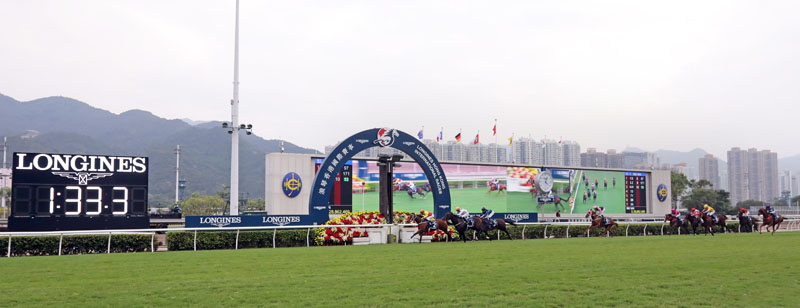 潘頓主策由告東尼訓練的「加州星球」（2號馬）勝出在沙田馬場舉行的浪琴香港一哩錦標 (一級賽，1600米)。