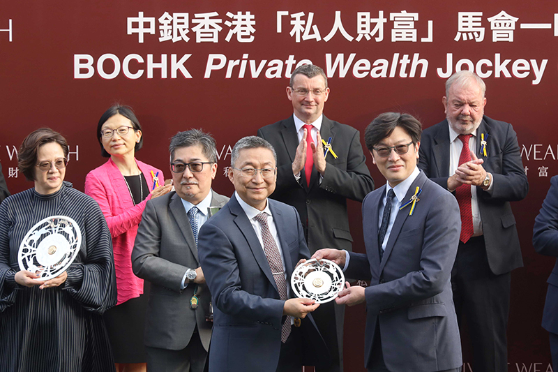 HKJC Steward Dr Henry H L Chan presents the BOCHK Private Wealth Jockey Club Mile winning trophy and silver dishes to Golden Sixty’s owner Stanley Chan, trainer Francis Lui and jockey Vincent Ho.