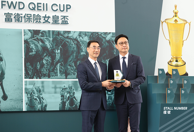 HKJC Chairman Mr Michael Lee (left) and Mr Paul Tse, Chief Marketing & Digital Officer of FWD HK & Macau, begin the barrier draw for the FWD QEII Cup.