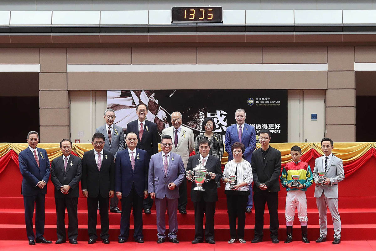 潘明輝策騎由賀賢訓練的「太陽喜喜」(6號) 勝出本年度馬季最後一場賽事香港馬主協會錦標。
