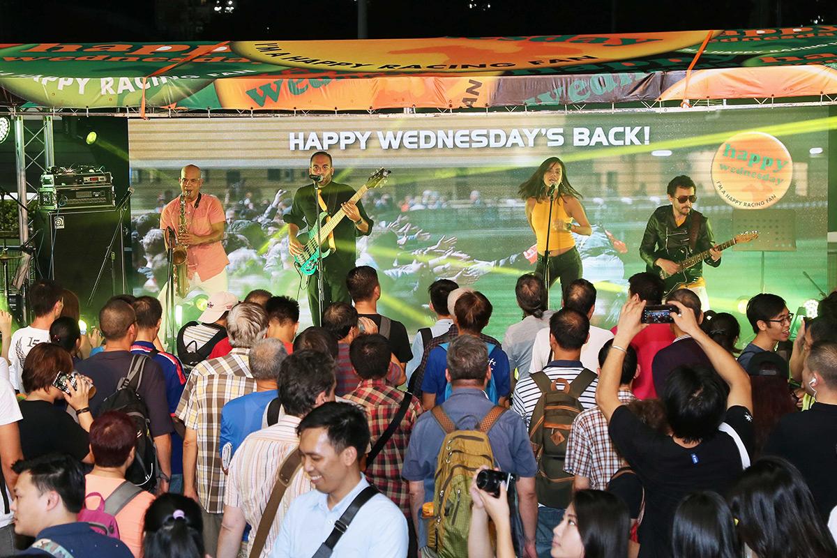 Happy Wednesday’s Back 派對同夜於跑馬地開鑼，為馬迷帶來刺激賽事、現場音樂表演及連串精彩活動。派對在9 月13日將延續歡樂氣氛。