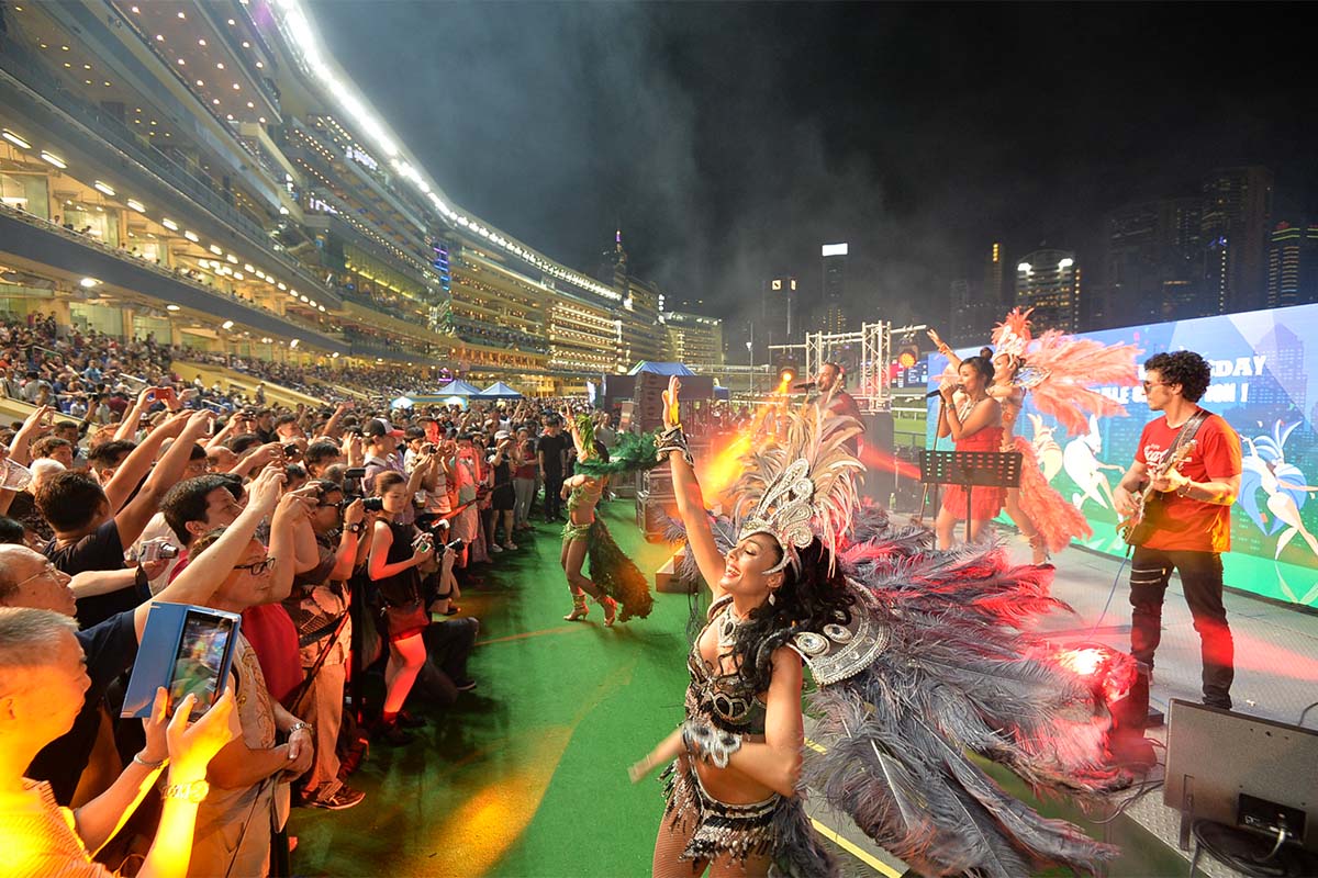 歌舞表演展現熱力動感，樂隊 Esimorp 將於6月6日登場為派對打響頭炮，隨後三晚，常駐樂隊Carnivale聯同熱力四射的巴西跳舞女郎為觀眾送上躍動音符與奔放舞步。
