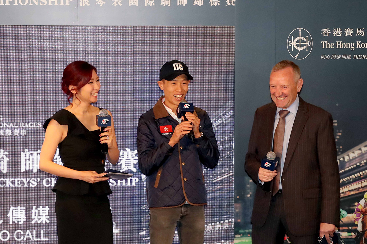 「浪琴表國際騎師錦標賽」香港代表潘頓及何澤堯於活動上接受訪問。