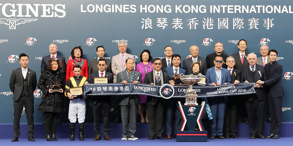 浪琴表香港盃頒獎儀式大合照。
