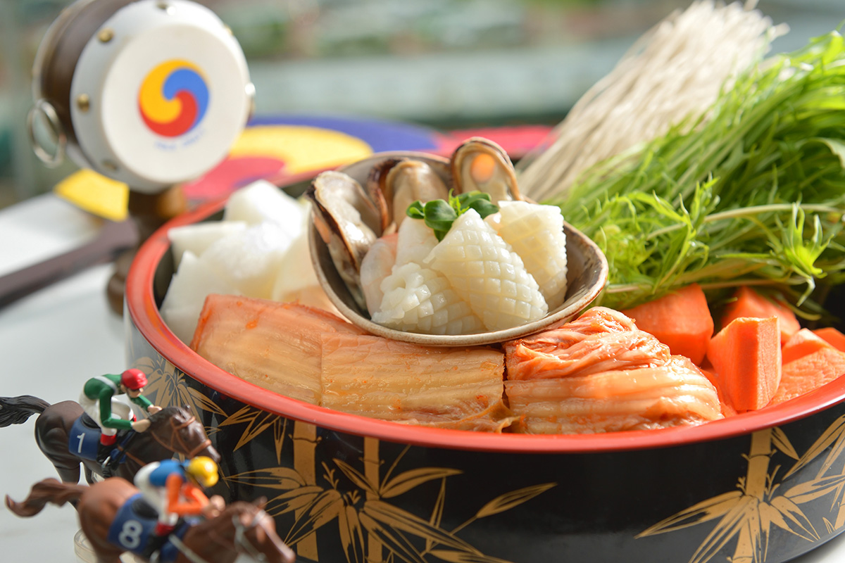 指定餐廳更配合派對主題，推出特色韓風美食與韓式特飲。
