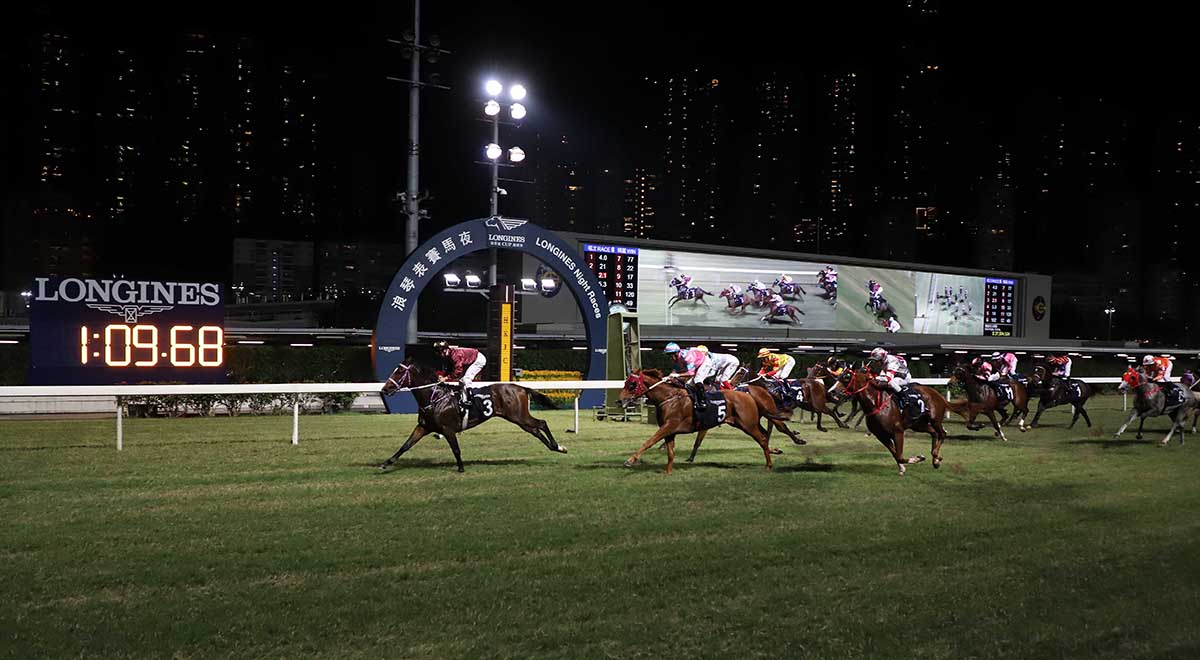 LONGINES 和香港賽馬會舉辦第三屆「浪琴表賽馬夜」，為12月8日舉行的「浪琴表香港國際賽事」掀開序幕。