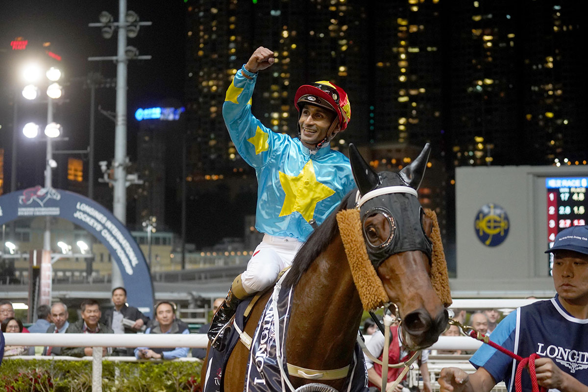 香港代表田泰安策騎「夢幻戰士」（7號）贏得浪琴表國際騎師錦標賽第二關。