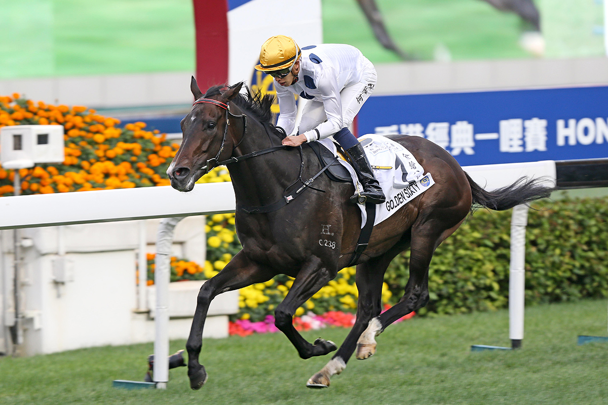 由呂健威訓練的「金鎗六十」（1號馬），於何澤堯胯下攻下今日於沙田馬場舉行的香港經典一哩賽。