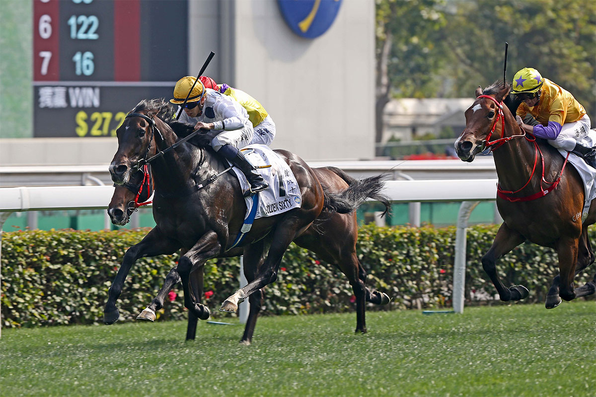 香港經典盃（1800米）今日於沙田馬場舉行，由呂健威訓練的「金鎗六十」，於何澤堯胯下勝出這項四歲馬經典賽事系列次關賽事。