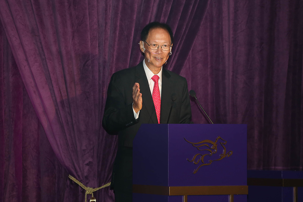 2020/21香港賽馬會冠軍人馬獎頒獎典禮今晚在跑馬地會所隆重舉行，香港賽馬會主席陳南祿先生向一眾來賓致歡迎辭。