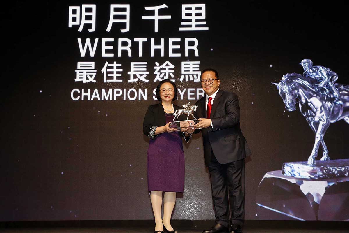 Mrs. Margaret Leung, Steward of HKJC, presents the Champion Stayer trophy to Mr. Johnson Chen, owner of Werther.