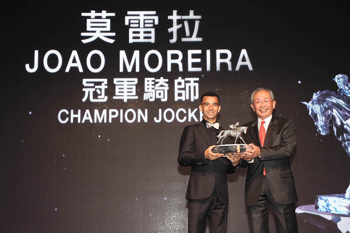 Joao Moreira receives the Champion Jockey award from Mr. Lester Kwok, Steward of HKJC.