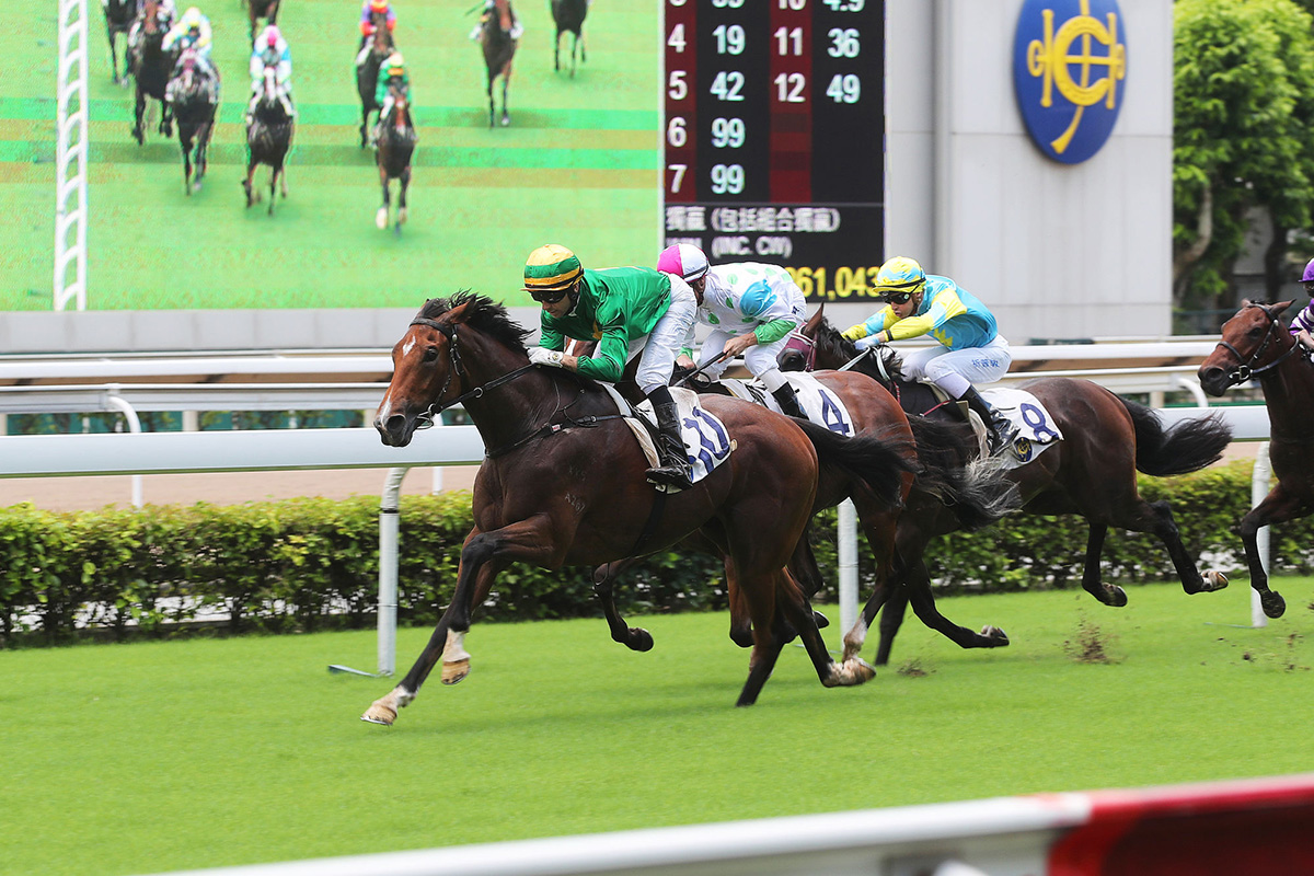 Joao Moreira’s first winner of the day came aboard Me Tsui’s griffin Fantastic Show.