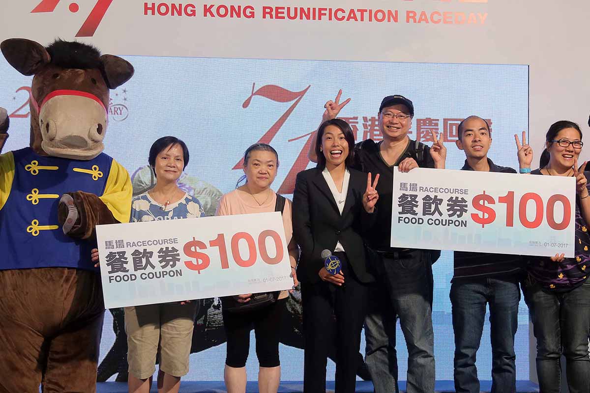 Hong Kong High Jump Athlete and Women’s Record Holder Cecilia Yeung Man-wai; and Coach of the Eastern Long Lions Football Team Chan Yuen-ting are guest hosts of prize-winning quizzes.