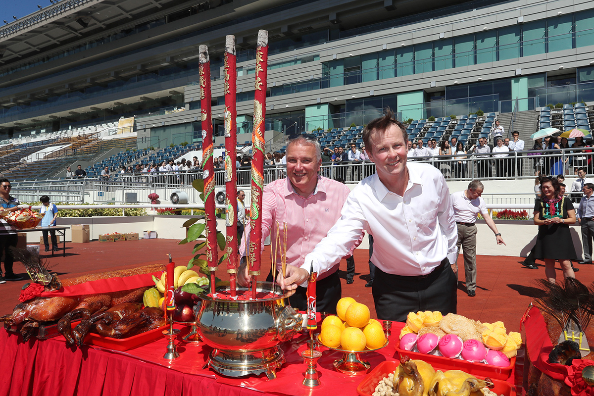 HKJC Chief Executive Officer Winfried Engelbrecht-Bresges and Club officials make their good wishes for the season ahead at Sha Tin.