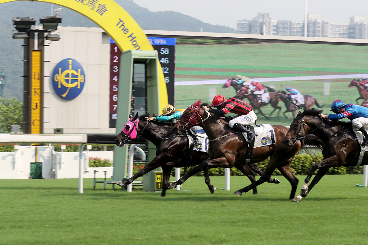 Diamond Mysterious (inside) wins the Class 4 Sunbird Handicap (1400m) as the middle leg of a treble for trainer Francis Lui and a five-timer for Joao Moreira.