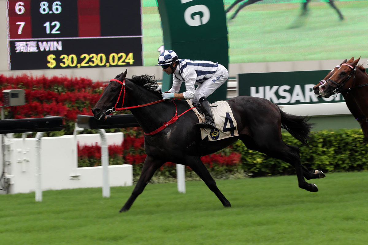 Seasons Bloom coasts to victory in the Class 1 HKSAR Chief Executive’s Cup last start.