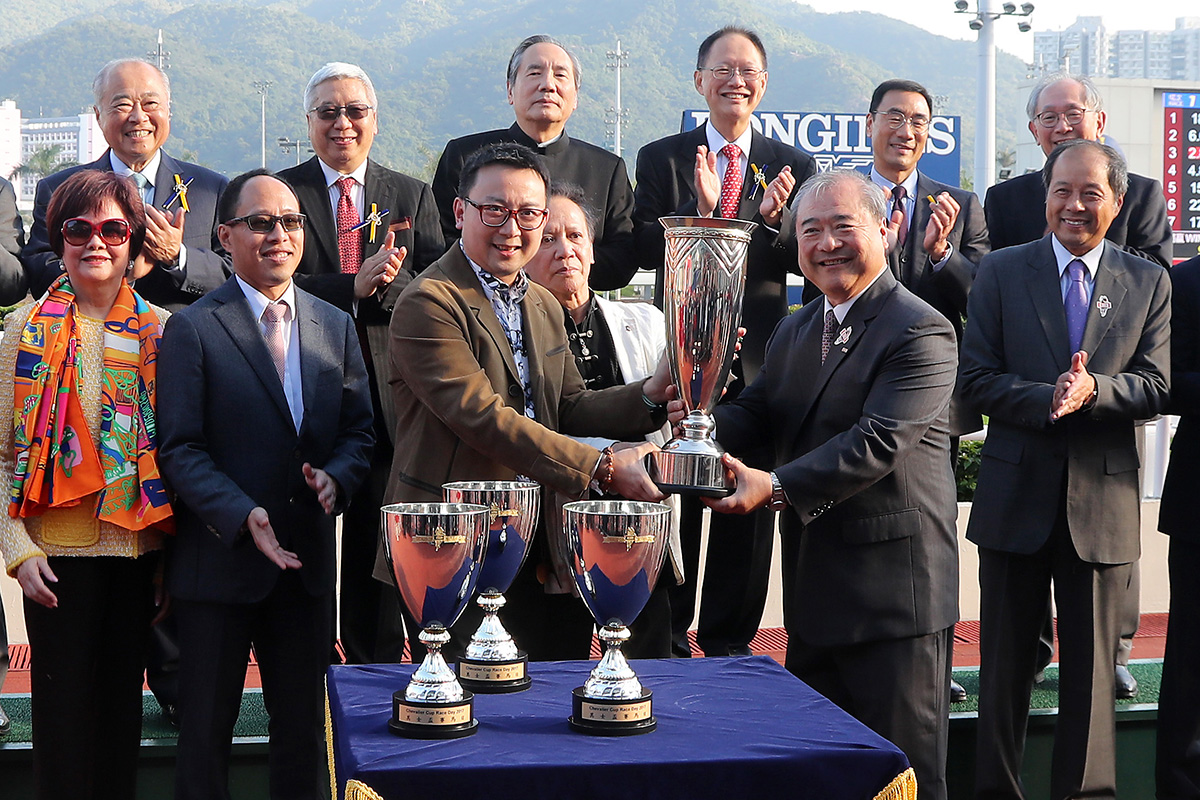 Mr. Kuok Hoi Sang, Chairman and Managing Director of Chevalier International Holdings Limited, presents the Chevalier Cup trophy to Fifty Fifty’s owner.