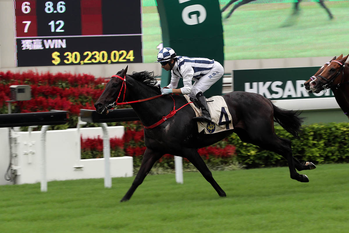 Seasons Bloom wins his seasonal reappearance in the HKSAR Chief Executive’s Cup.