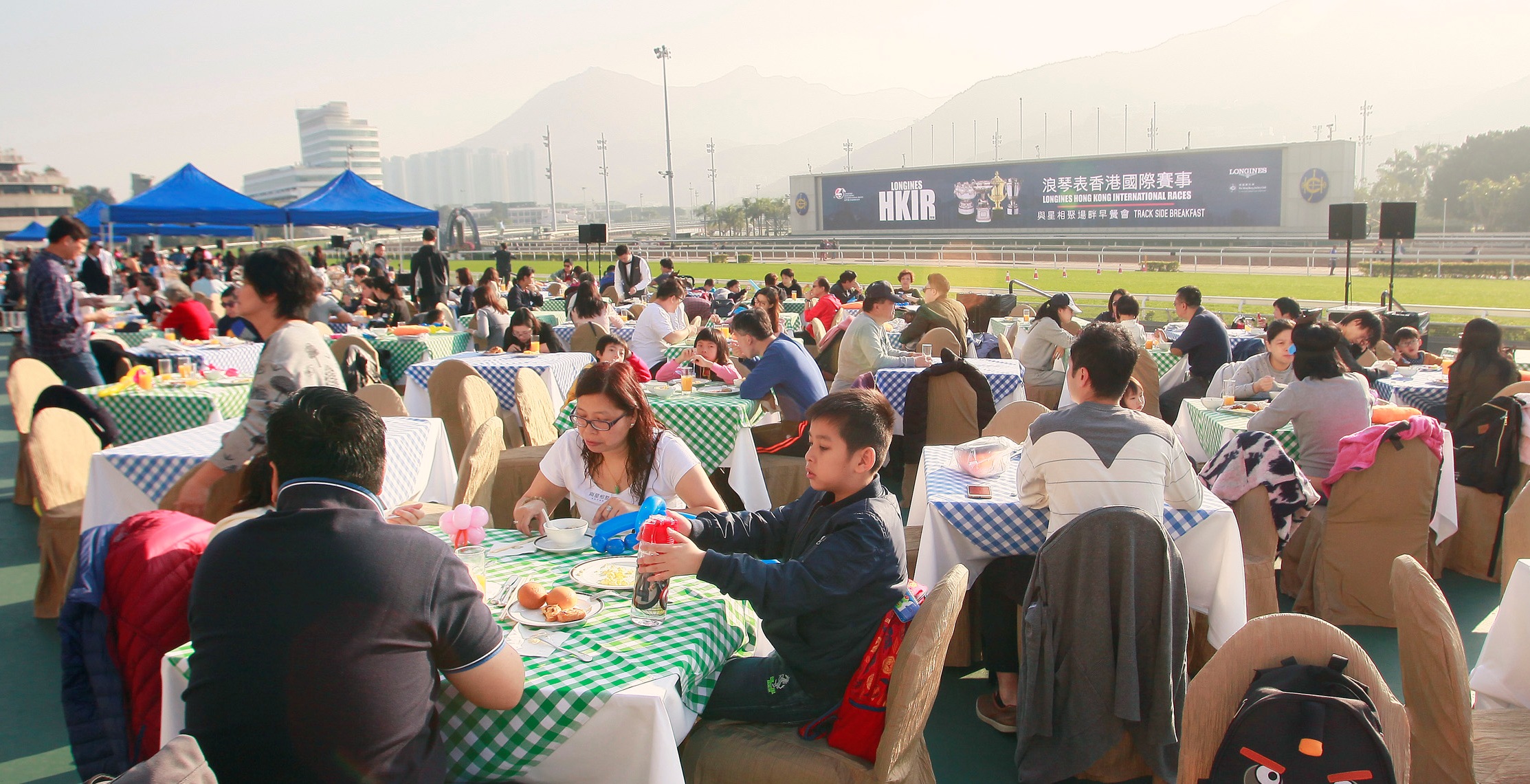 The fun event is a great opportunity for family gatherings, enabling parents and children to spend an enjoyable morning in the green space of Sha Tin Racecourse, with a buffet breakfast