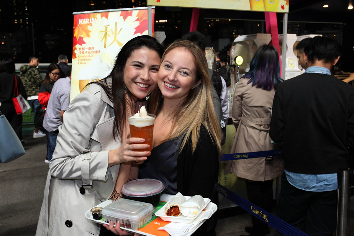 Racing fans indulged at the third and final "Japan Night" festival at Happy Valley Racecourse tonight (Wednesday, 22 November), with an array of fun games and culinary treats.