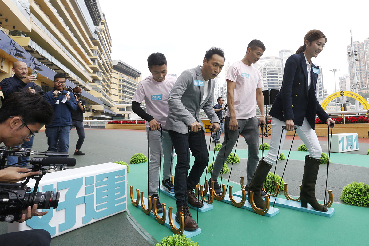“Lucky Star” Eliza Sam and Tyson Chak team up with jockeys Derek Leung and Matthew Poon for fun games, while trainer Frankie Lor acts as the judge of the game.