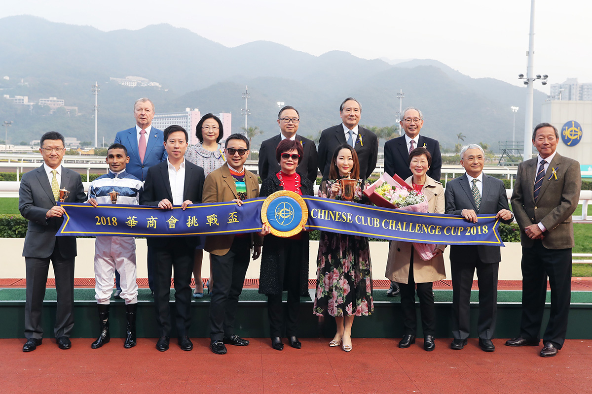 A group photo at the presentation ceremony of the Chinese Club Challenge Cup.