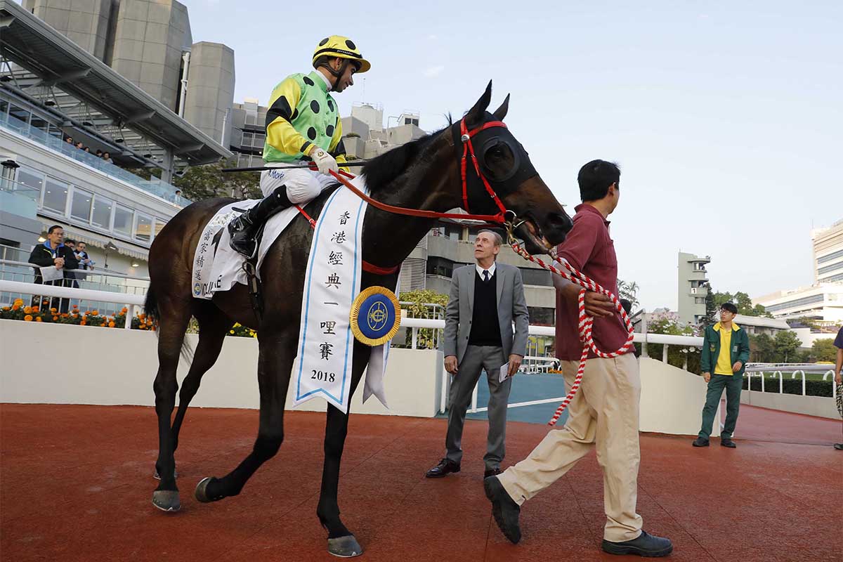 Trainer John Size gets a debrief from jockey Joao Moreira after the Hong Kong Classic Mile win of Nothingilikemore.