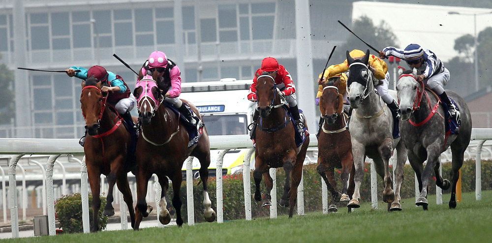 The John Moore-trained Beauty Generation (No.2), with Zac Purton on board, takes the G1 Queen’s Silver Jubilee Cup (1400m) at Sha Tin Racecourse today.