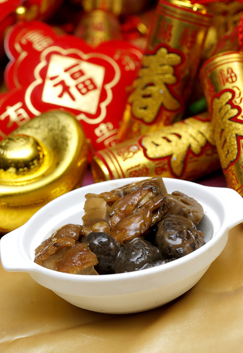 Braised Roaster Pork, Dried Oysters & Lotus Root in Oyster Sauce, served with Rice (HK$78)