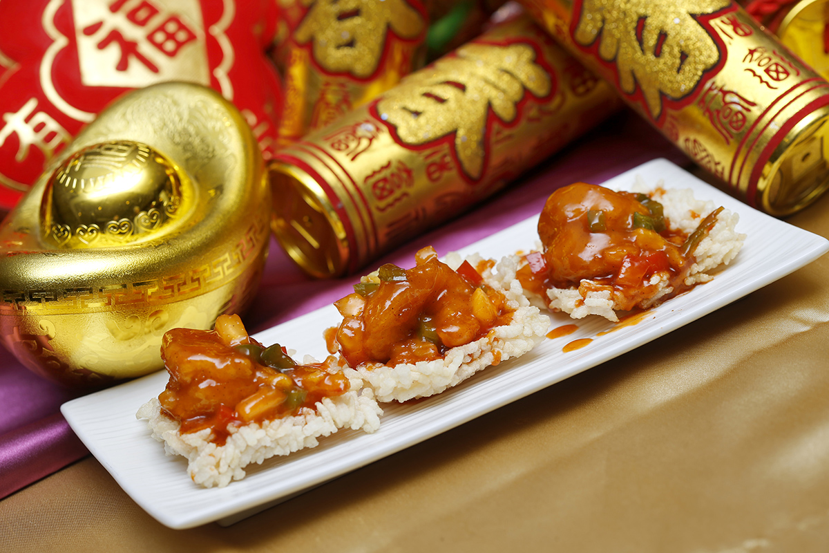 Sweet & Sour Shrimps on Crispy Rice Crackers (HK$48)