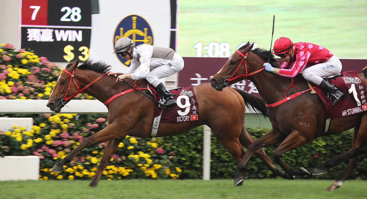 Ivictory (No. 9), trained by John Size and ridden by Zac Purton, wins the Group 1 Chairman’s Sprint Prize at Sha Tin Racecourse today. Mr Stunning and Beat The Clock finish second and third respectively in this HK$16 million event.