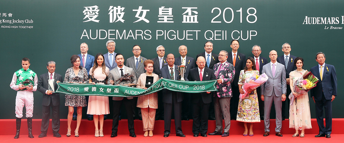 Chairman, Stewards and CEO of The Hong Kong Jockey Club, senior officials from Audemars Piguet and the connections of race winner Pakistan Star, pose for a group photo at the Audemars Piguet QEII Cup trophy presentation ceremony.