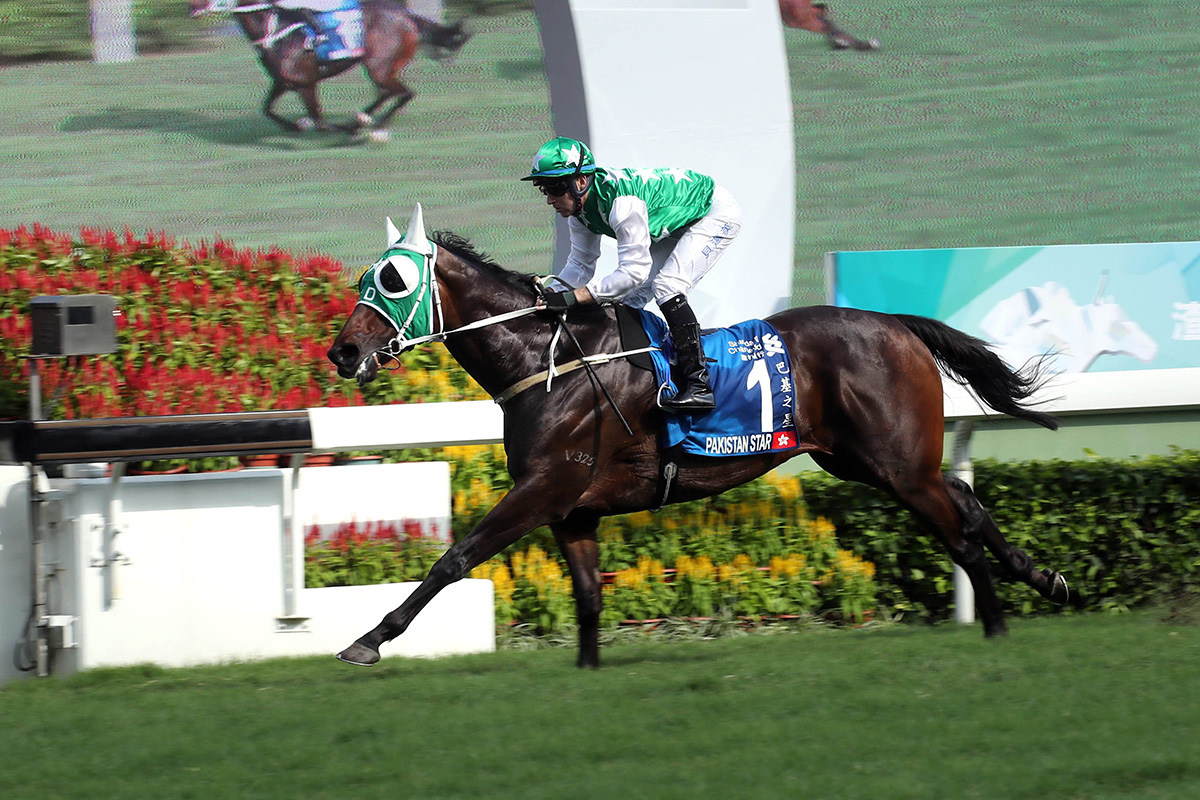 Tony Cruz-trained Pakistan Star (No. 1), ridden by Tommy Berry, takes the G1 Standard Chartered Champions & Chater Cup (2400m) at Sha Tin Racecourse today.