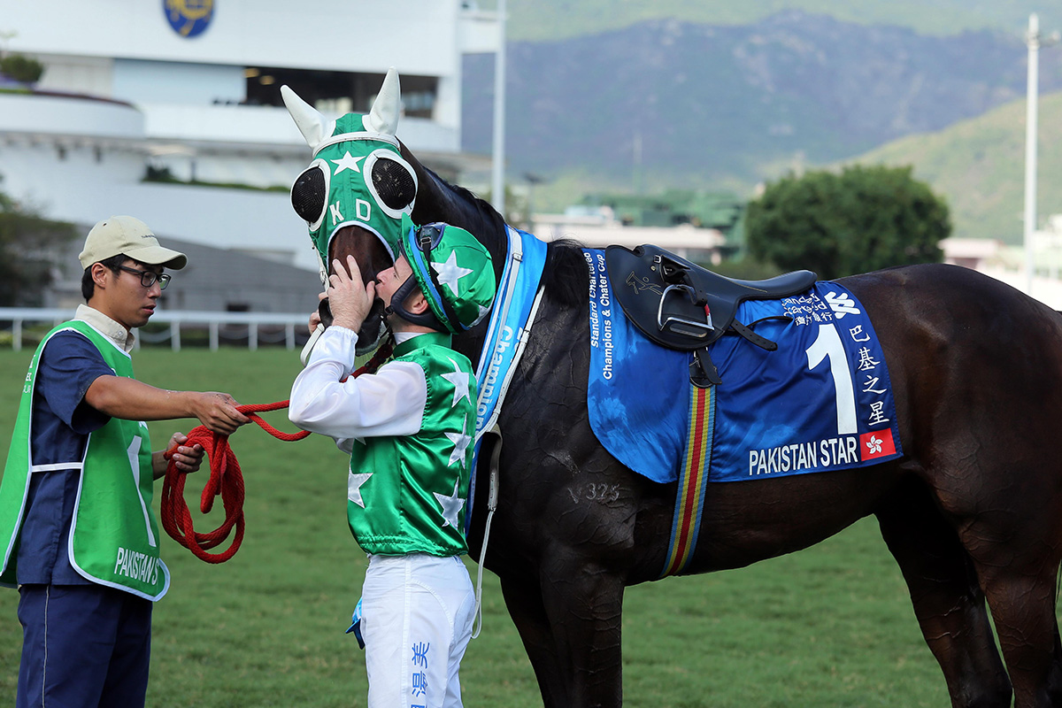 Tony Cruz-trained Pakistan Star (No. 1), ridden by Tommy Berry, takes the G1 Standard Chartered Champions & Chater Cup (2400m) at Sha Tin Racecourse today.