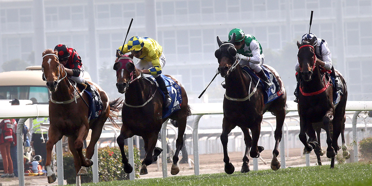 Werther (No. 2) finishes a close second behind Time Warp (inside) in the G1 Citi Hong Kong Gold Cup.