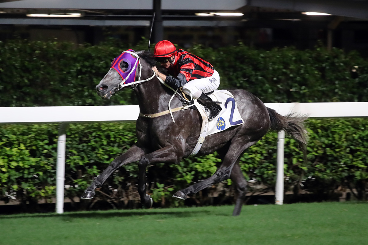 Super Chic gave Zac Purton the first leg of a double at Happy valley tonight