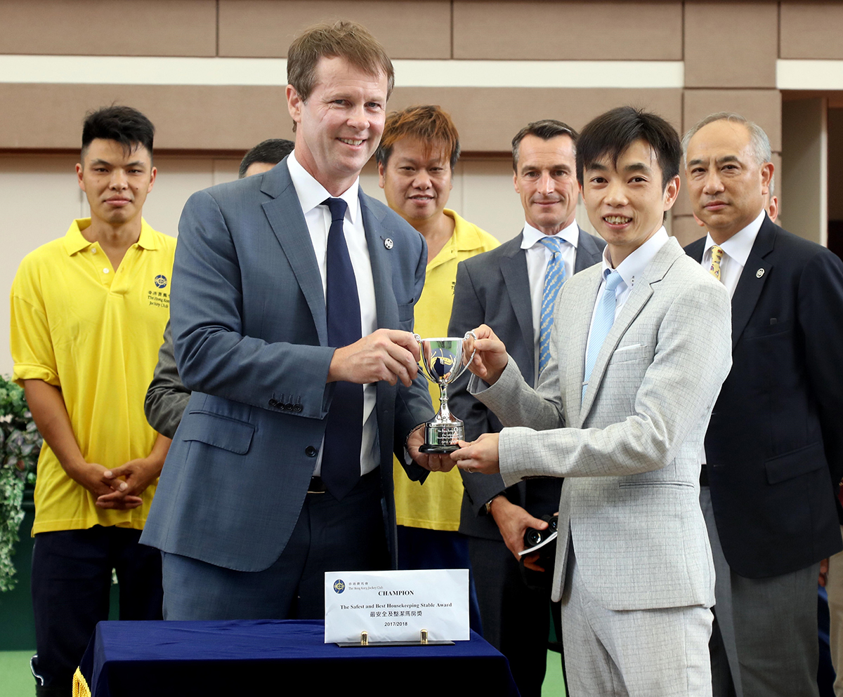 Mr. Andrew Harding, the Club's Executive Director, Racing presents the stable prize to the representative of the stable staff of Peter Ho.