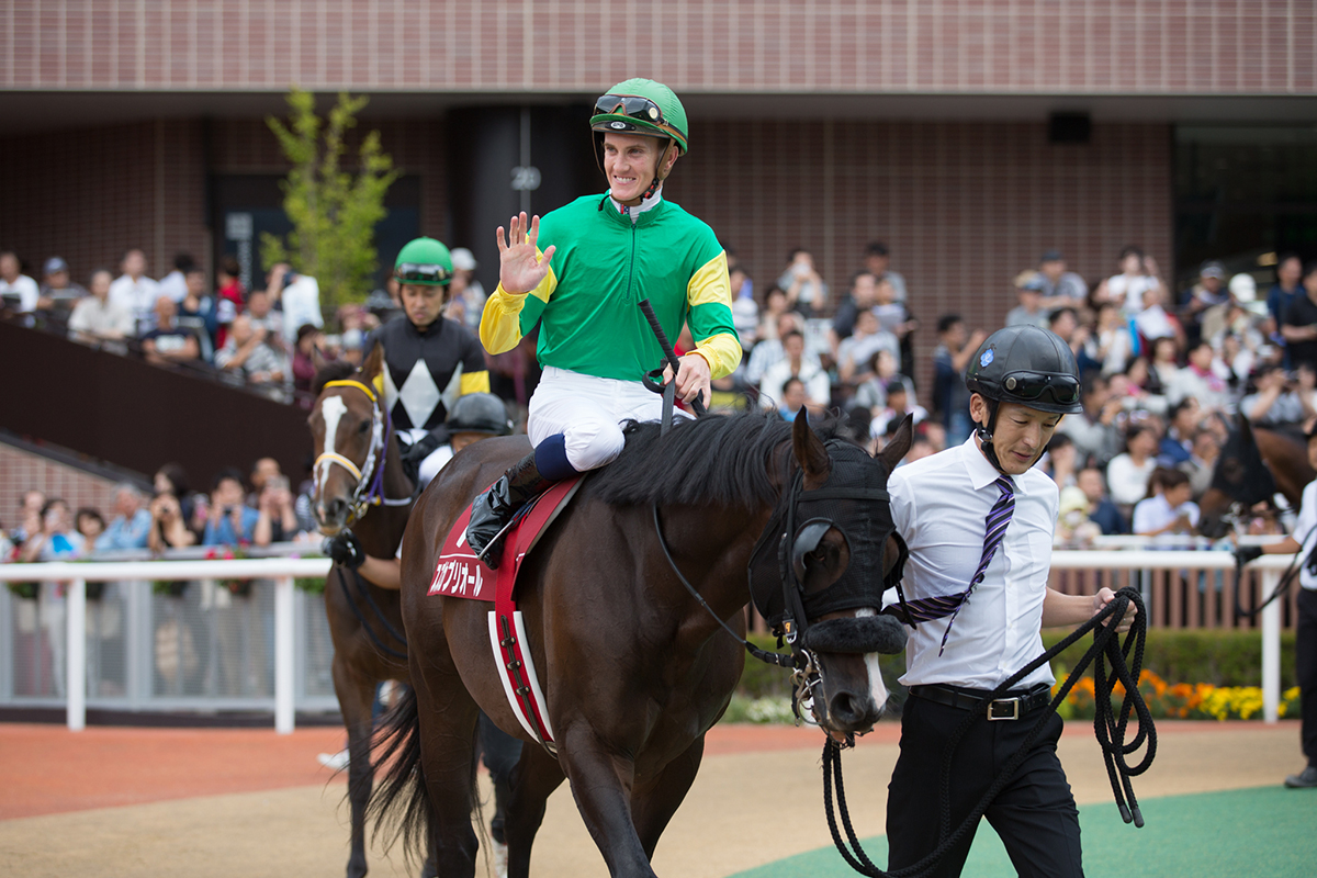 Chad Schofield makes his appearance at Sapporo racecourse.