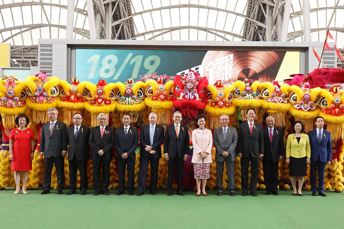 HKSAR Chief Executive, The Hon. Mrs. Carrie Lam Cheng Yuet-ngor (sixth from right); HKJC Chairman Mr. Anthony Chow (seventh from right); CEO Mr. Winfried Engelbrecht-Bresges (sixth from left) and Stewards pose for a group photo at the opening ceremony.