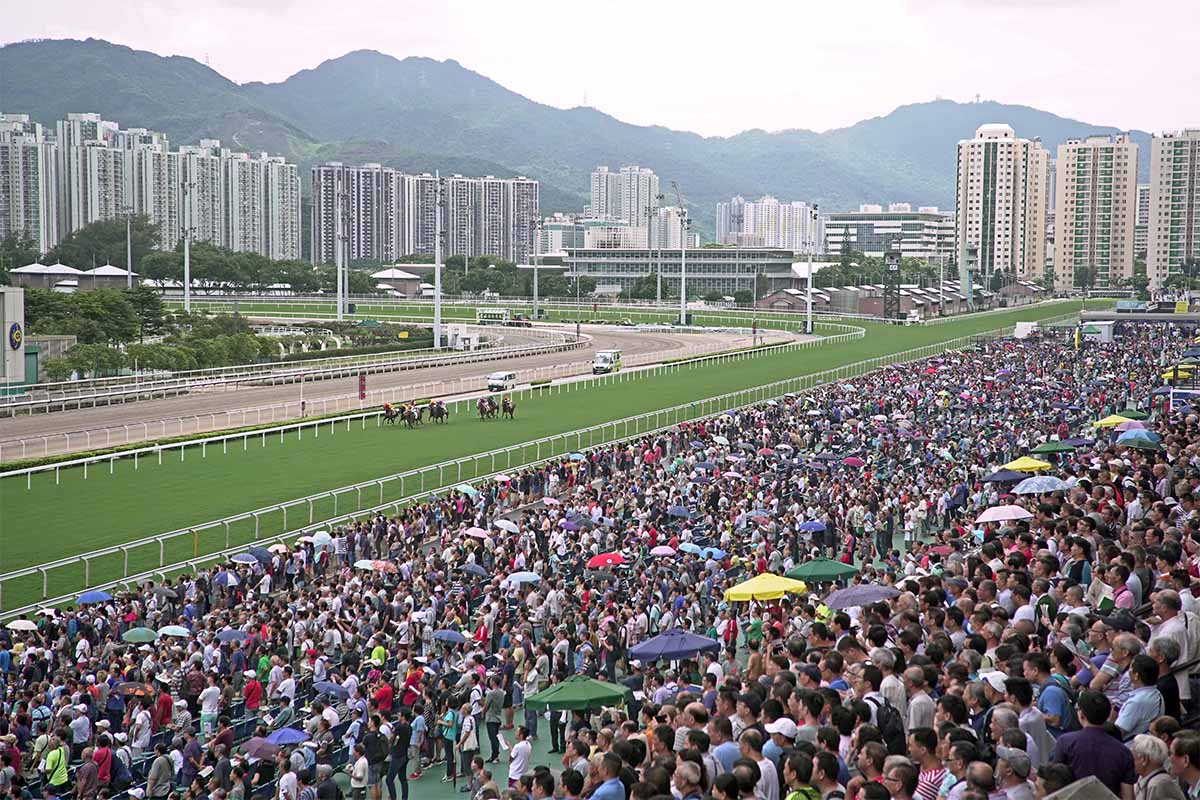 Racing fans flock to Sha Tin Racecourse for today’s thrilling racing action and festivities.