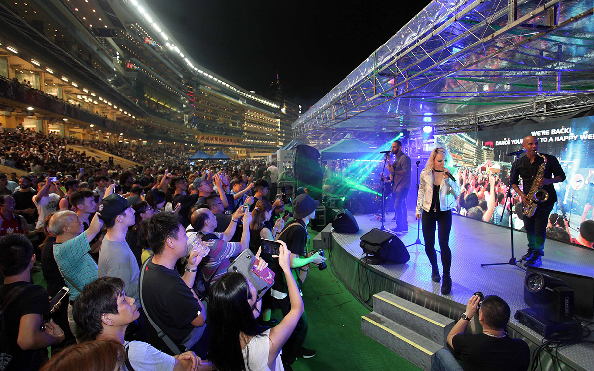 Hong Kong’s best-loved midweek party was back with a bang at Happy Valley Racecourse tonight. Fans enjoyed an array of stylish events and games offering prizes to complement the thrilling racing action. The party will continue on 12 September.