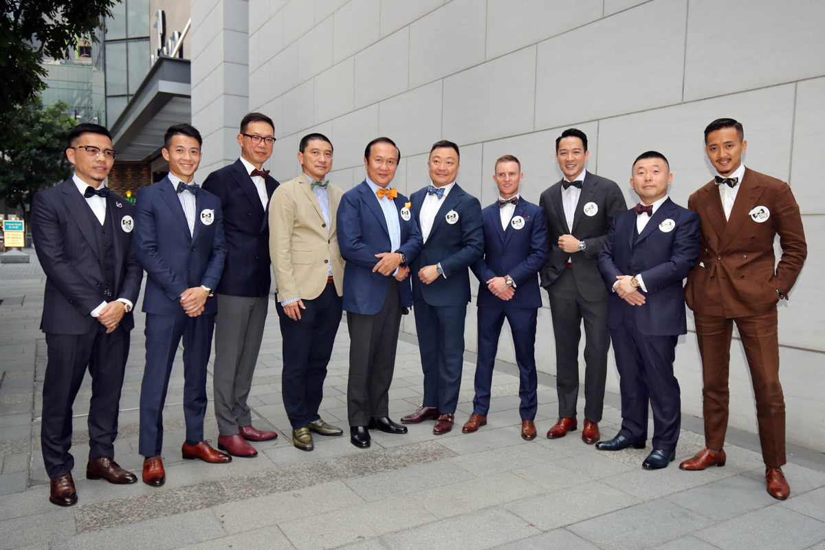 Champion jockey Zac Purton, trainer Frankie Lor and jockey Derek Leung attend today’s event in formal attire, adorned with bow ties, joining officiating guests and models in walking from Causeway Bay to Happy Valley Racecourse.