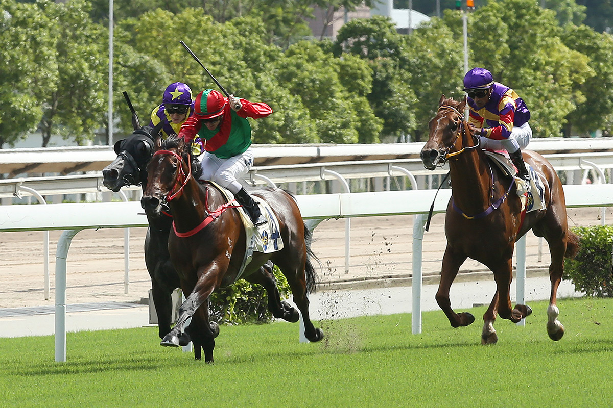 King Opie (in green/red) opens his Hong Kong account last start.